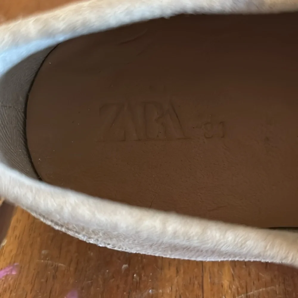 Zara Kids Cream Tan Split Suede Deck Slip On Loafers..Size 34 or 3. Gently Used